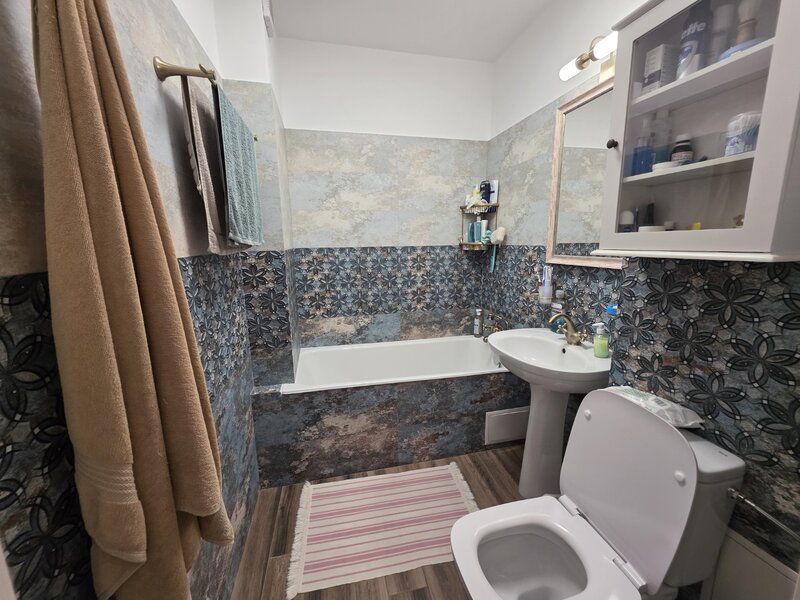 Titan, 10 minute metrou Costin Georgian, Barajul Bistritei, renovat complet