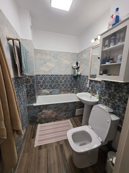 Titan, 10 minute metrou Costin Georgian, Barajul Bistritei, renovat complet